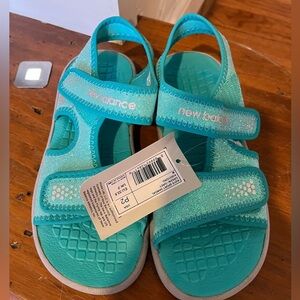 NWT New Balance sport sandals size 2